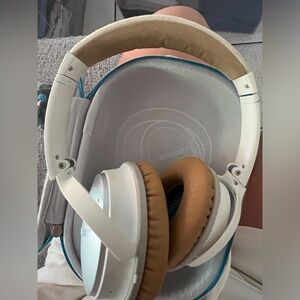 Bose Corded Headphones Blue White Tan Leather